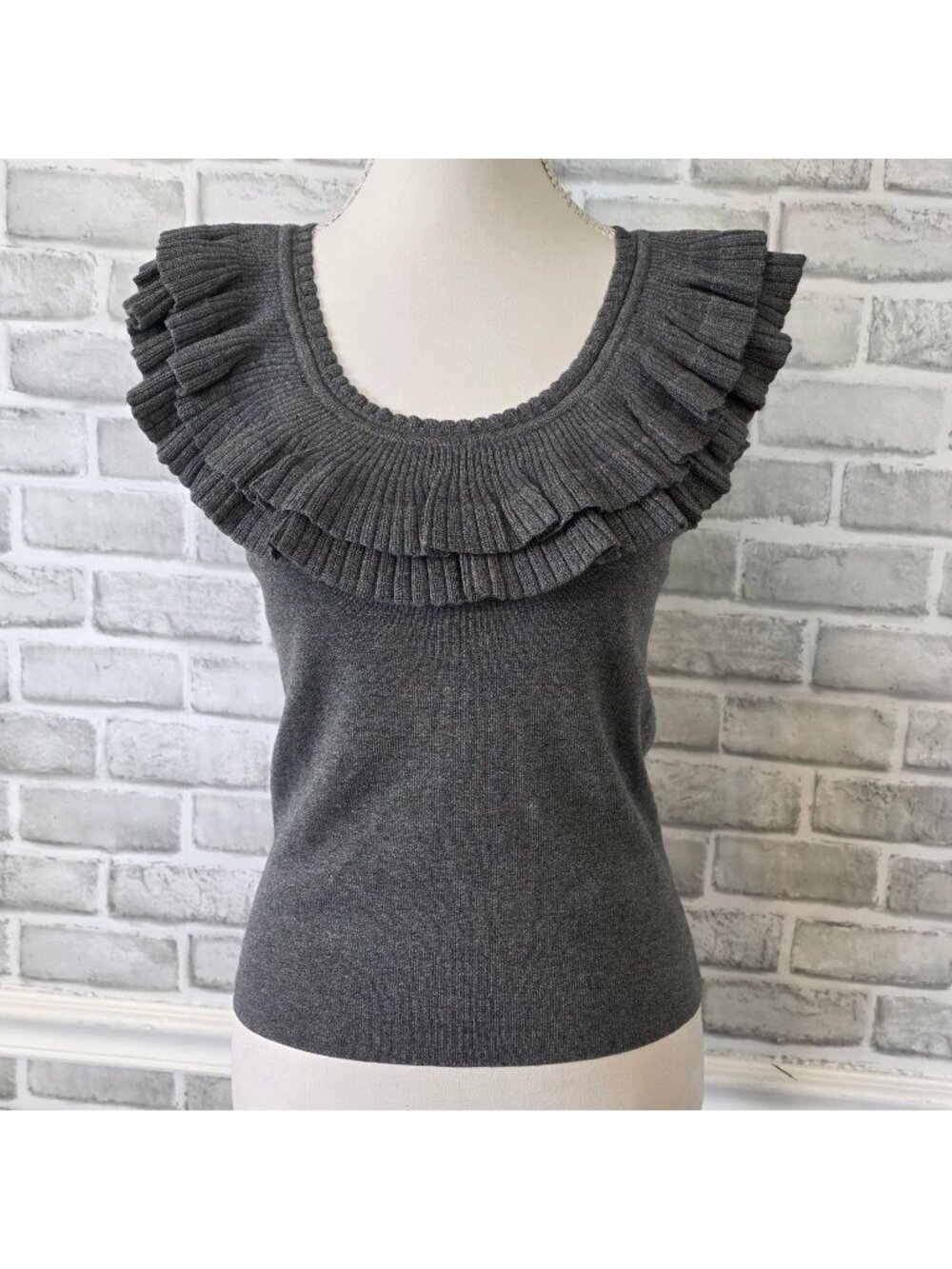 Truth by Republic NWT Dark Academia Grey Ruffle Sleeveless Sweater Knit Top S